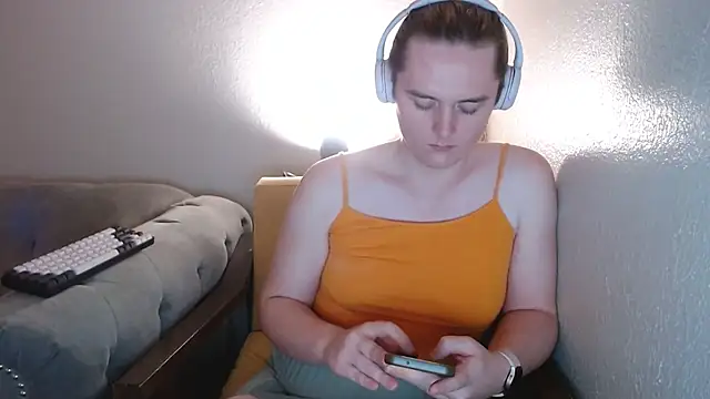 Snapshot of Elliebell chatting on November 11, 9:20 am Elliebell online show from November 11, 9:20 am