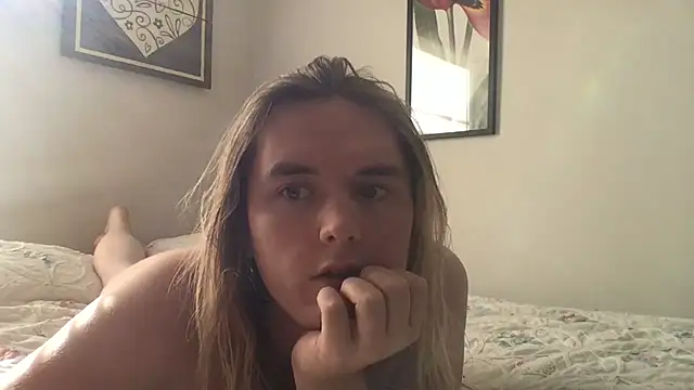 Snapshot of Elliebell chatting on November 12, 6:52 pm Elliebell online show from November 12, 6:52 pm