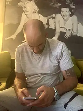 Snapshot of Hothotboyg chatting on October 9, 11:25 pm Hothotboyg online show from October 9, 11:25 pm