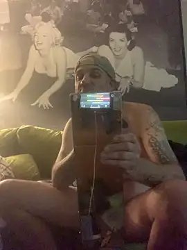 Snapshot of Hothotboyg chatting on February 15, 7:51 am Hothotboyg online show from February 15, 7:51 am