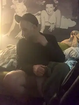 Snapshot of Hothotboyg chatting on February 17, 10:34 am Hothotboyg online show from February 17, 10:34 am