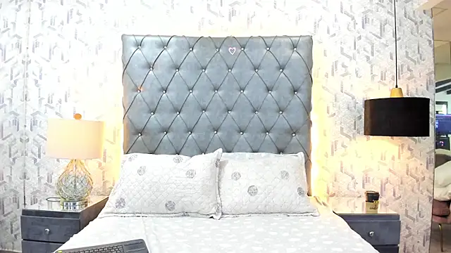 Snapshot of ScarletMore chatting on April 21, 12:33 pm ScarletMore online show from April 21, 12:33 pm