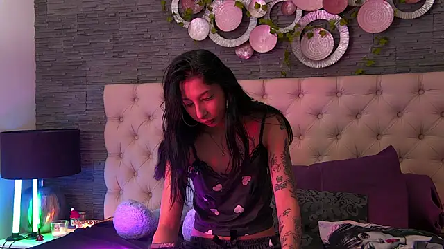 VannyFoxx online show from April 18, 1:59 pm