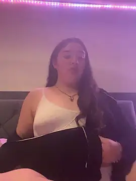 Imogenbabyyy online show from November 2, 6:10 pm