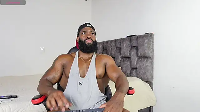 Snapshot of james_musclebbc chatting on June 24, 7:13 pm james musclebbc online show from June 24, 7:13 pm