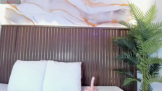 Roxie-NS online show from April 6, 11:44 am