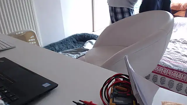 Snapshot of knodli chatting on October 23, 9:19 am knodli online show from October 23, 9:19 am