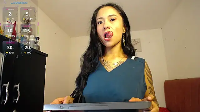 Liahdiaz  online show from July 29, 12:25 pm