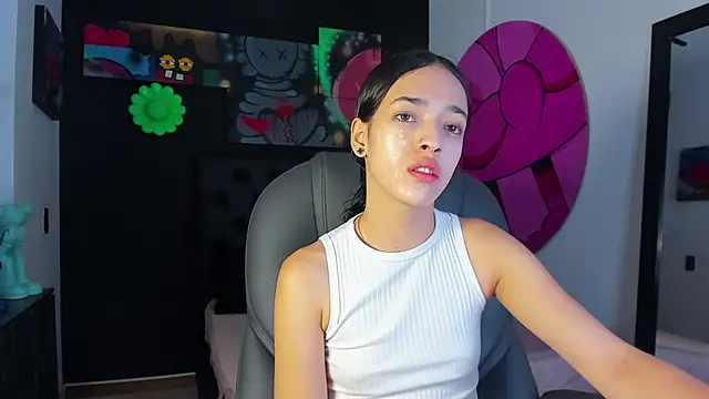 Snapshot of miIa_bratz chatting on May 6, 9:53 pm miIa bratz online show from May 6, 9:53 pm