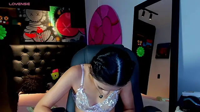 Snapshot of miIa_bratz chatting on May 21, 8:49 pm miIa bratz online show from May 21, 8:49 pm