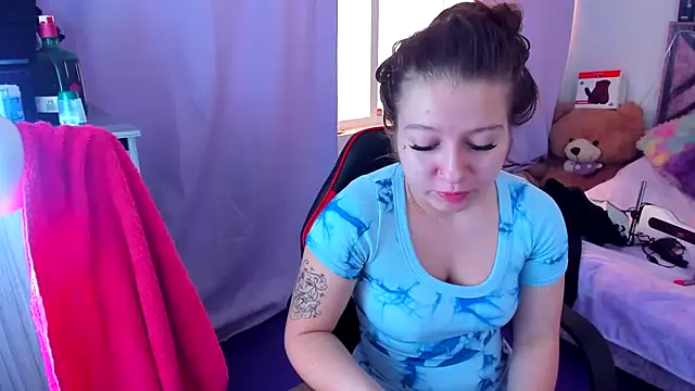 Snapshot of Luna_Analya chatting on April 18, 1:37 pm Luna Analya online show from April 18, 1:37 pm
