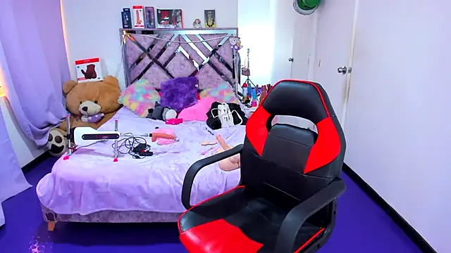 Snapshot of Luna_Analya chatting on April 22, 1:01 pm Luna Analya online show from April 22, 1:01 pm
