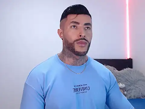 andrea de lucaa online show from November 28, 1:30 am