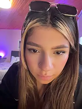 Isabella18 pink online show from May 5, 6:49 pm