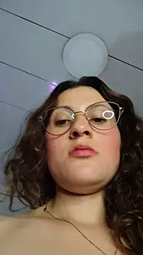 Snapshot of lindasyt chatting on May 26, 9:49 am lindasyt online show from May 26, 9:49 am