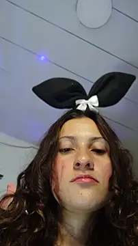 Snapshot of lindasyt chatting on June 6, 10:42 am lindasyt online show from June 6, 10:42 am