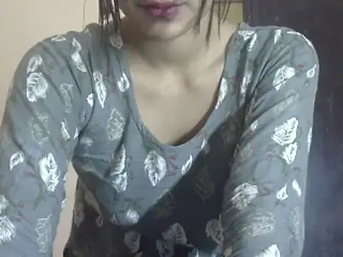 Snapshot of Nura7 chatting on May 5, 2:14 pm Nura7 online show from May 5, 2:14 pm