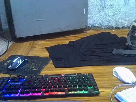 Snapshot of charms_virgin chatting on September 15, 11:16 pm charms virgin online show from September 15, 11:16 pm