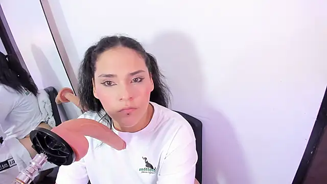 TIFFANY GLOW   online show from January 10, 3:41 am