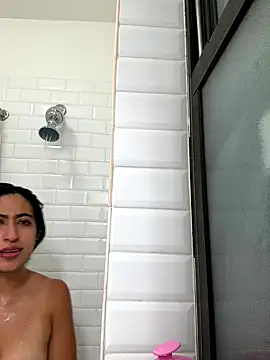 Snapshot of OwnedBySky chatting on September 16, 1:39 am OwnedBySky online show from September 16, 1:39 am