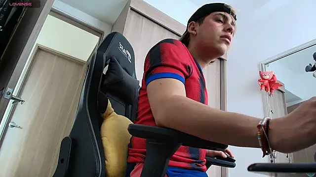 brunothompson3 online show from December 20, 6:48 pm