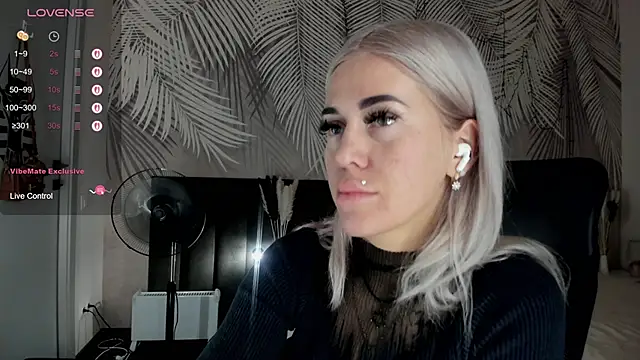 Kira Key online show from March 2, 2:03 am