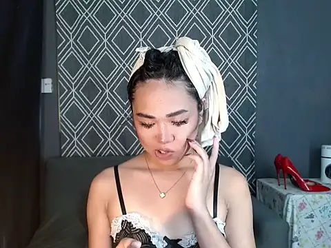 hugesignificant 69 online show from November 25, 4:45 am