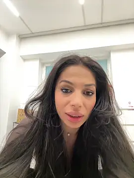 Bella Vixen  online show from November 3, 8:10 pm