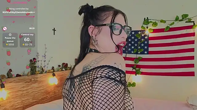 venomeowww   online show from April 5, 3:47 am