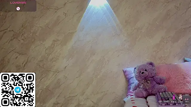 Aurora Bennet online show from April 6, 4:57 am