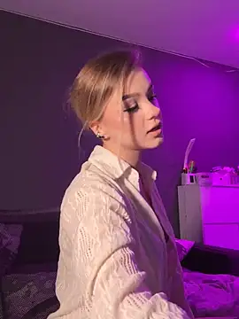 Snapshot of VelvetRush_ chatting on October 10, 4:39 pm VelvetRush  online show from October 10, 4:39 pm