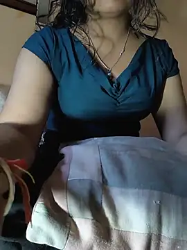 Snapshot of queenbuggi chatting on May 26, 8:21 am queenbuggi online show from May 26, 8:21 am