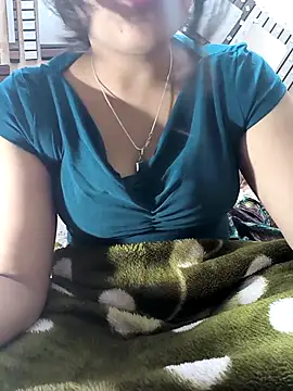 Snapshot of queenbuggi chatting on May 31, 4:25 pm queenbuggi online show from May 31, 4:25 pm