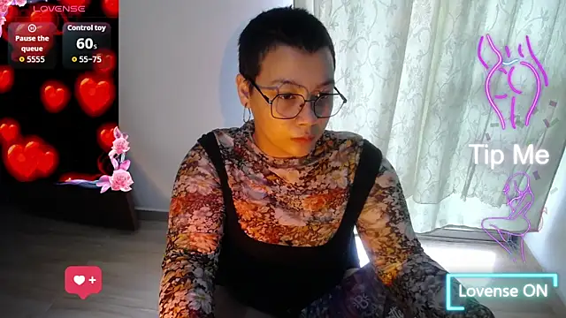 Snapshot of Cherry_vald chatting on June 17, 11:56 am Cherry vald online show from June 17, 11:56 am