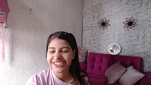 Snapshot of Evagirl69 chatting on June 2, 12:18 pm Evagirl69 online show from June 2, 12:18 pm