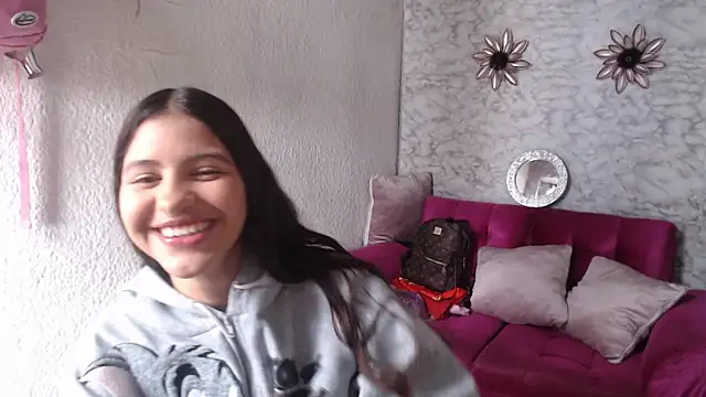 Snapshot of Evagirl69 chatting on June 8, 1:33 pm Evagirl69 online show from June 8, 1:33 pm
