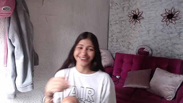 Snapshot of Evagirl69 chatting on June 18, 12:31 pm Evagirl69 online show from June 18, 12:31 pm