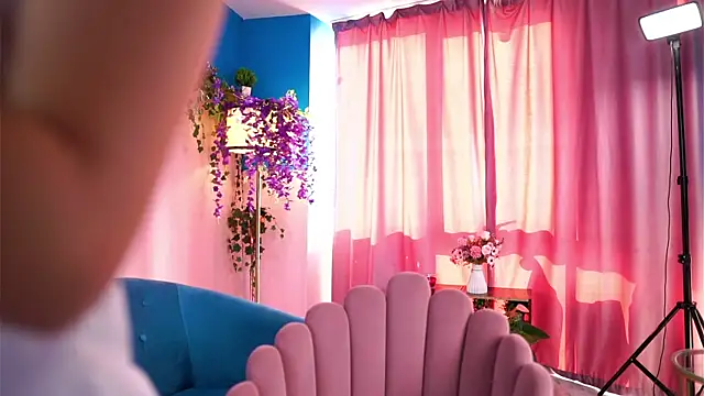 Snapshot of SaraMiretti chatting on September 11, 7:08 am SaraMiretti online show from September 11, 7:08 am