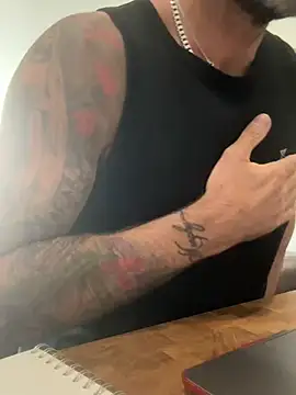 Snapshot of Thickdickdominant chatting on April 13, 11:16 am Thickdickdominant online show from April 13, 11:16 am