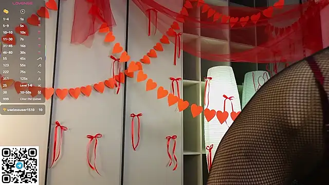 Quinavelle online show from February 14, 6:21 am