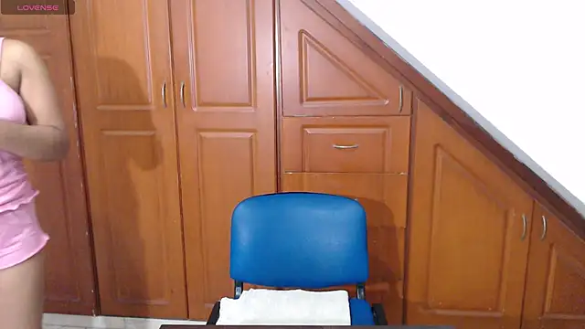 Snapshot of veronica_em1 chatting on November 10, 3:22 pm veronica em1 online show from November 10, 3:22 pm