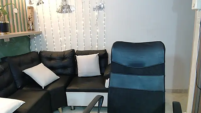 Snapshot of veronica_em1 chatting on November 26, 3:24 pm veronica em1 online show from November 26, 3:24 pm