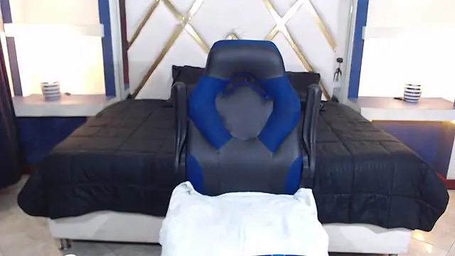 Snapshot of veronica_em1 chatting on January 14, 12:33 pm veronica em1 online show from January 14, 12:33 pm