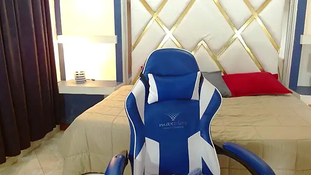 Snapshot of veronica_em1 chatting on February 27, 1:33 pm veronica em1 online show from February 27, 1:33 pm