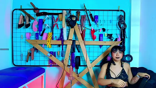 Mrmia bdsm extreme online show from December 3, 1:20 pm