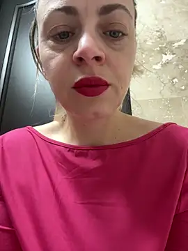 ladywithbigass online show from December 3, 5:42 am