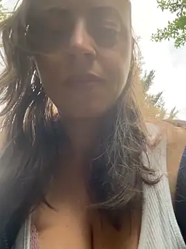 ladywithbigass online show from May 20, 4:40 am