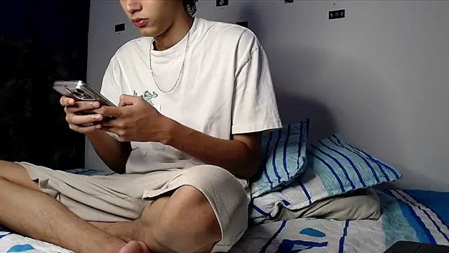Snapshot of alexmark_ chatting on May 13, 5:32 pm alexmark online show from May 13, 5:32 pm