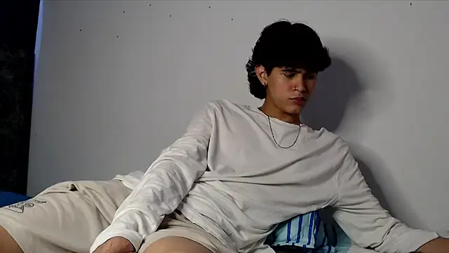 Snapshot of alexmark_ chatting on May 26, 5:09 pm alexmark online show from May 26, 5:09 pm