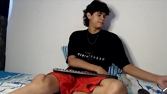 Snapshot of alexmark_ chatting on May 29, 3:10 pm alexmark online show from May 29, 3:10 pm